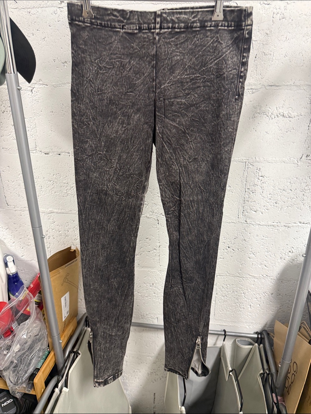 Gray Acid-Wash Women's Skinny Jeans JBRAND Bottom Zip BRAND NEW - Size Small